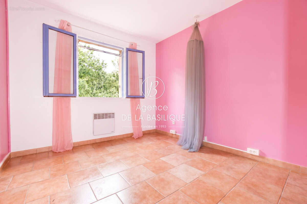 Maison 165 m² à Saint-Maximin-La-Sainte-Baume  - photo 6