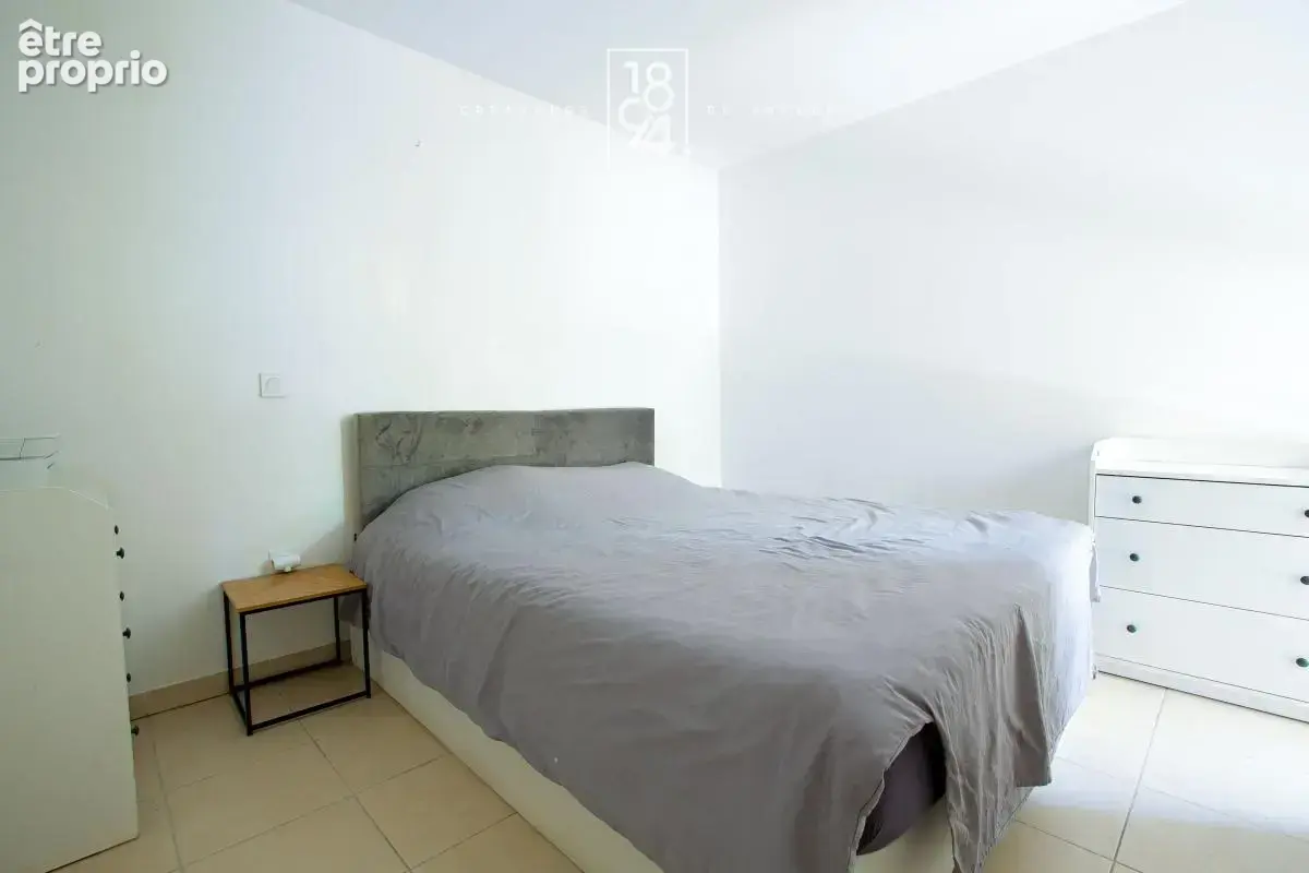 Appartement T2 en rez de jardin , parking double et cave - photo 9