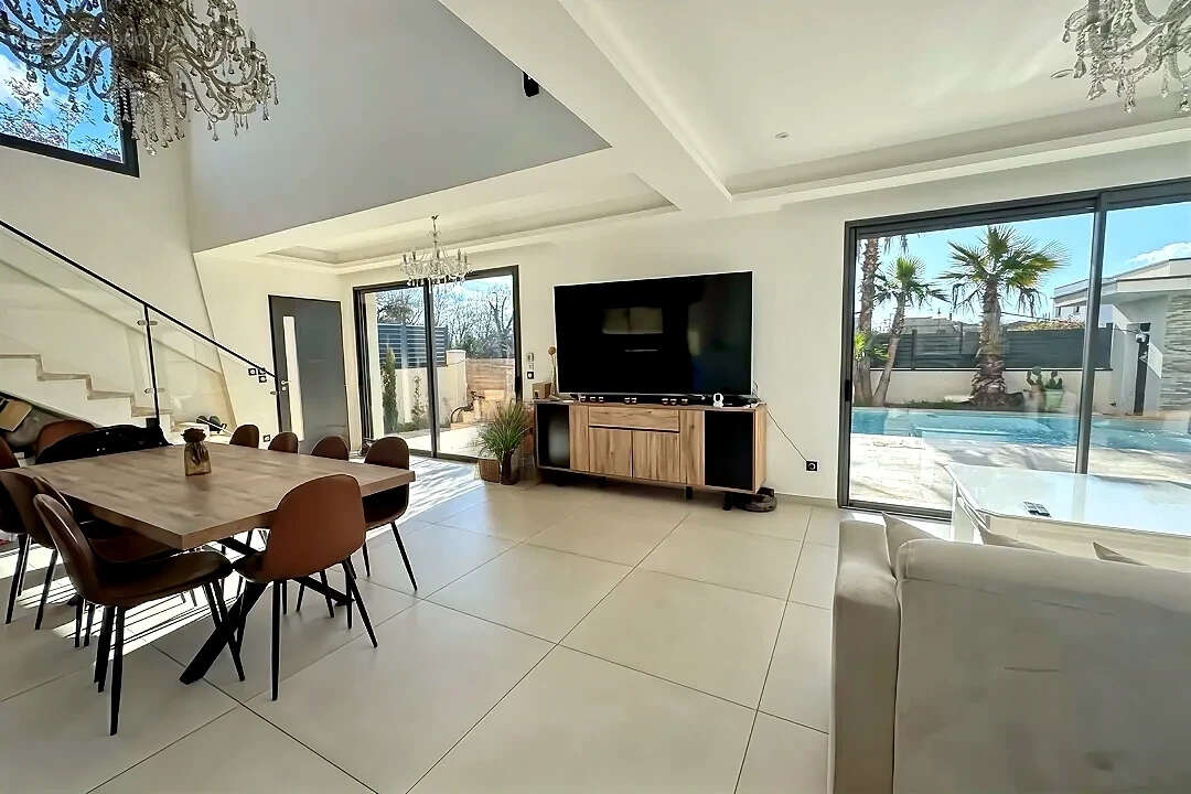 Maison à ENTRAIGUES-SUR-LA-SORGUE