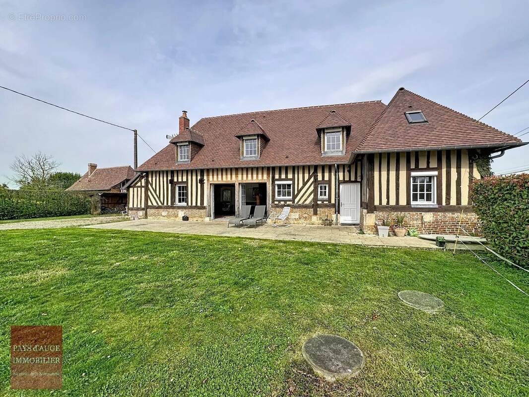 Maison à SAINT-GEORGES-EN-AUGE