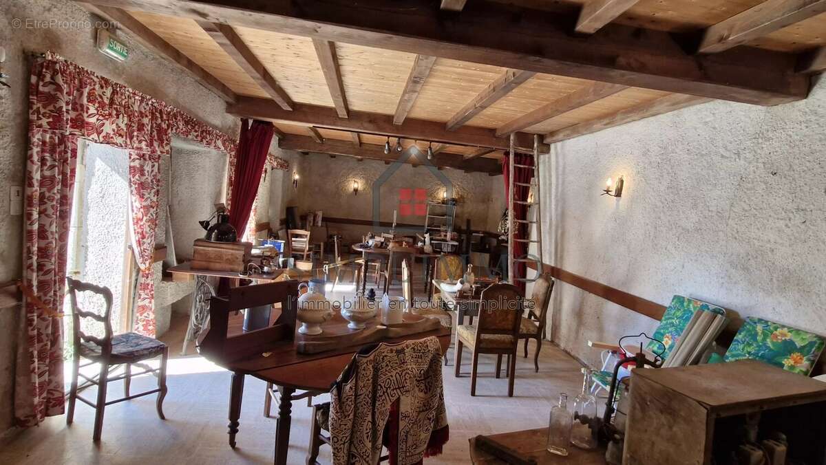 Maison à CHAMPAGNE