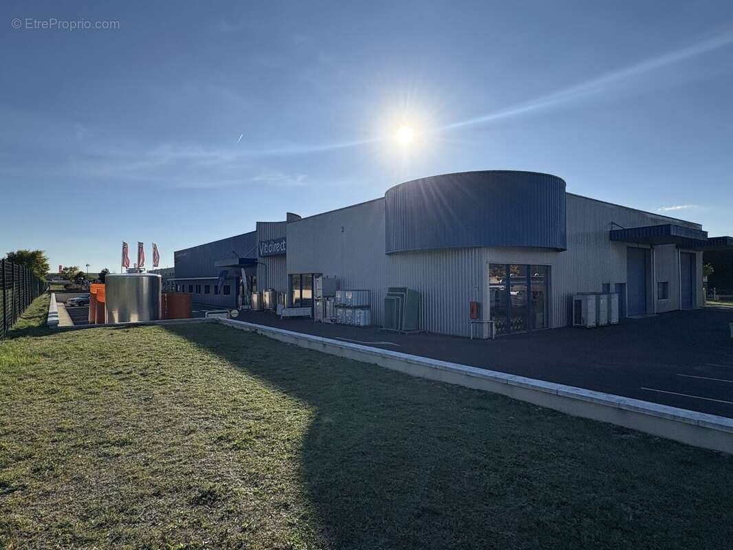 Commerce à SALLES-D&#039;ANGLES