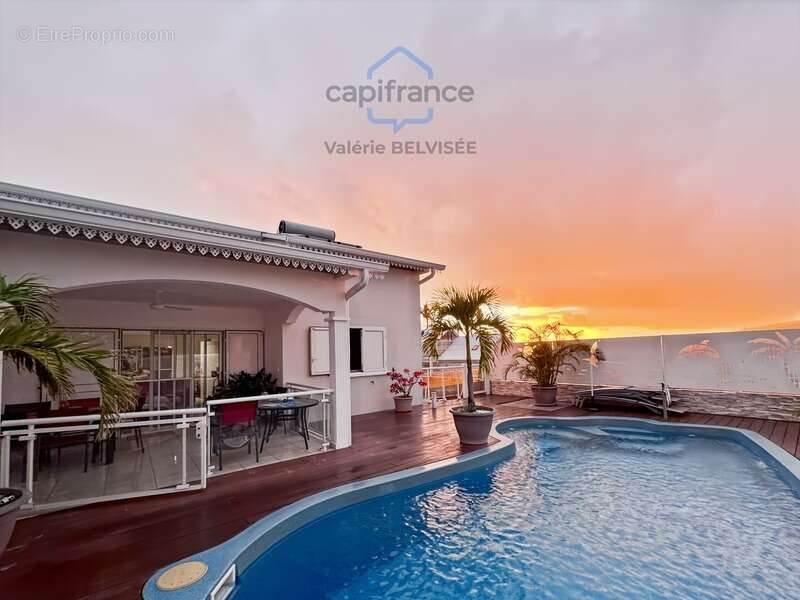 Villa familiale f5 avec piscine, vue dégagée et superbes volumes – saint-louis - photo 17