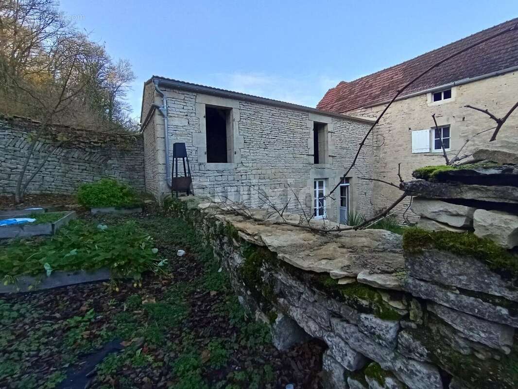 Maison à AISY-SUR-ARMANCON