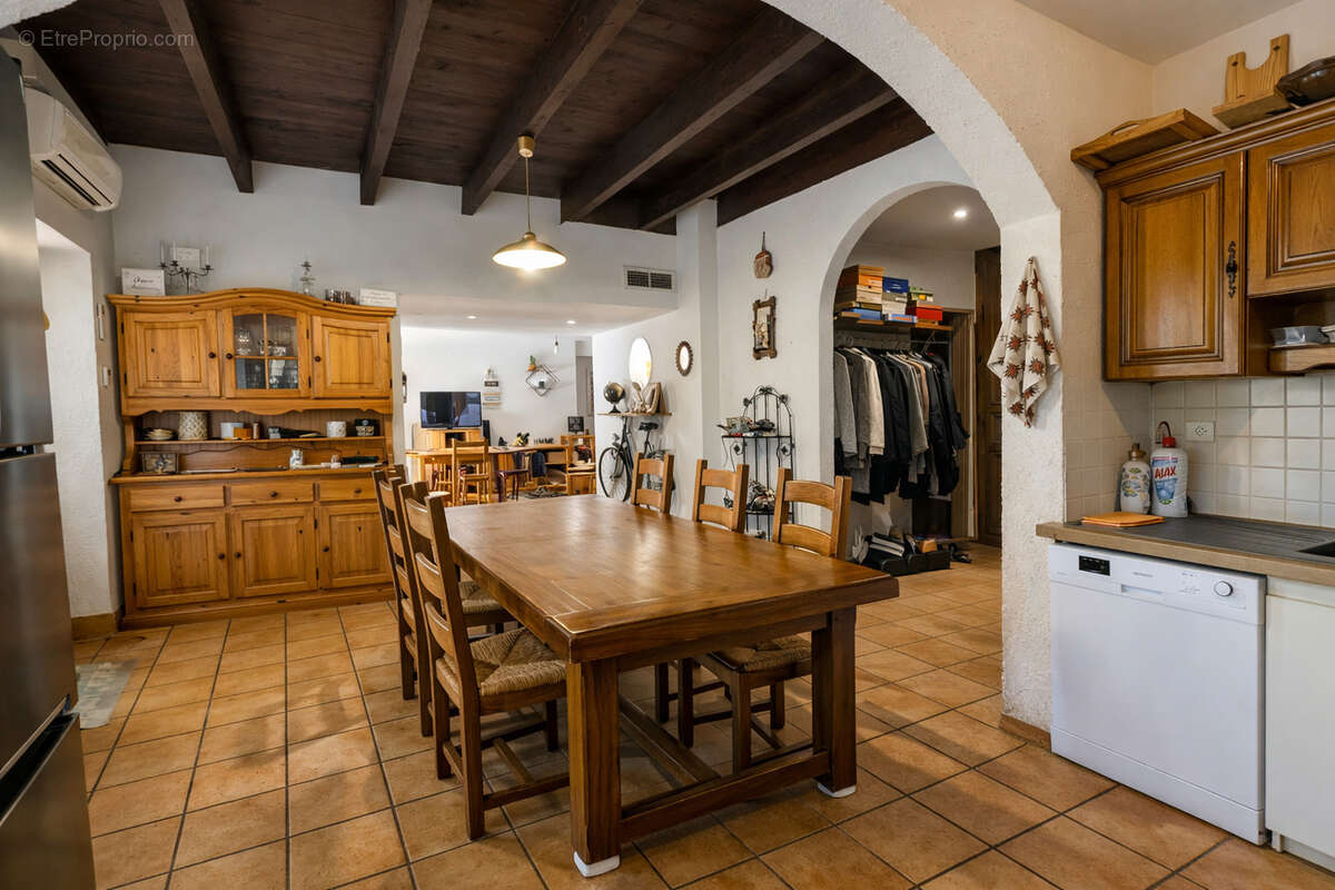 Maison de caractère avec piscine, vue vignes et logement indépendant - photo 4