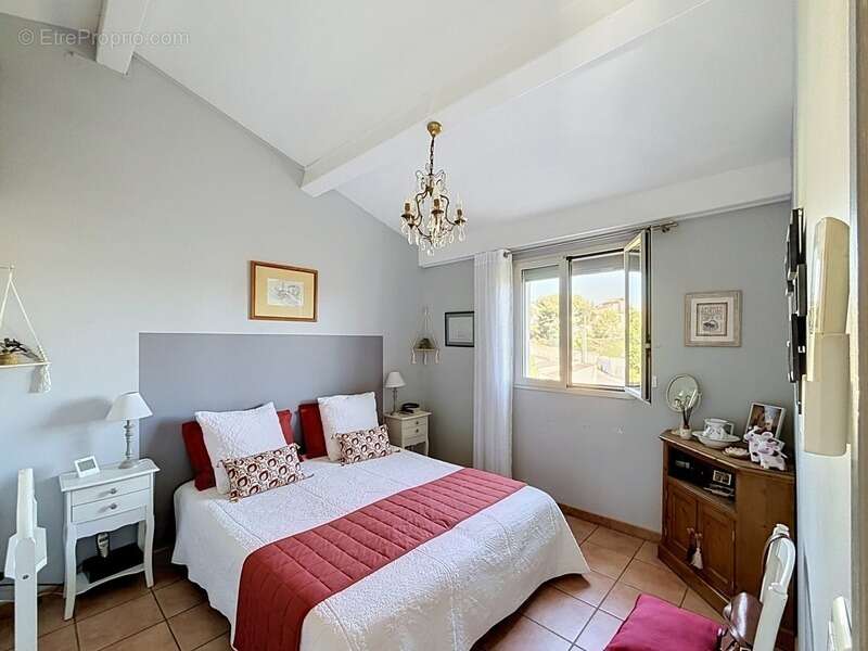 Montolivet – Maison surélevée sur garage, terrasse Sud, 3 chambres et DPE B - photo 12