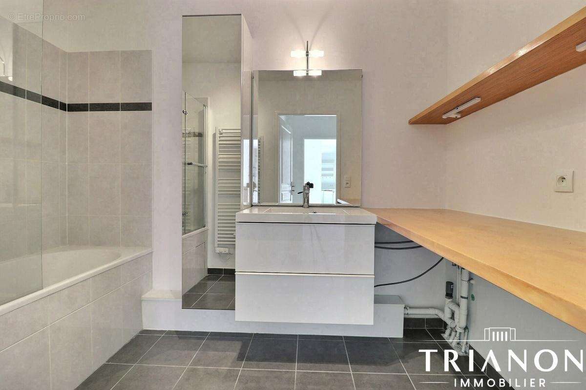 Appartement à LES CLAYES-SOUS-BOIS