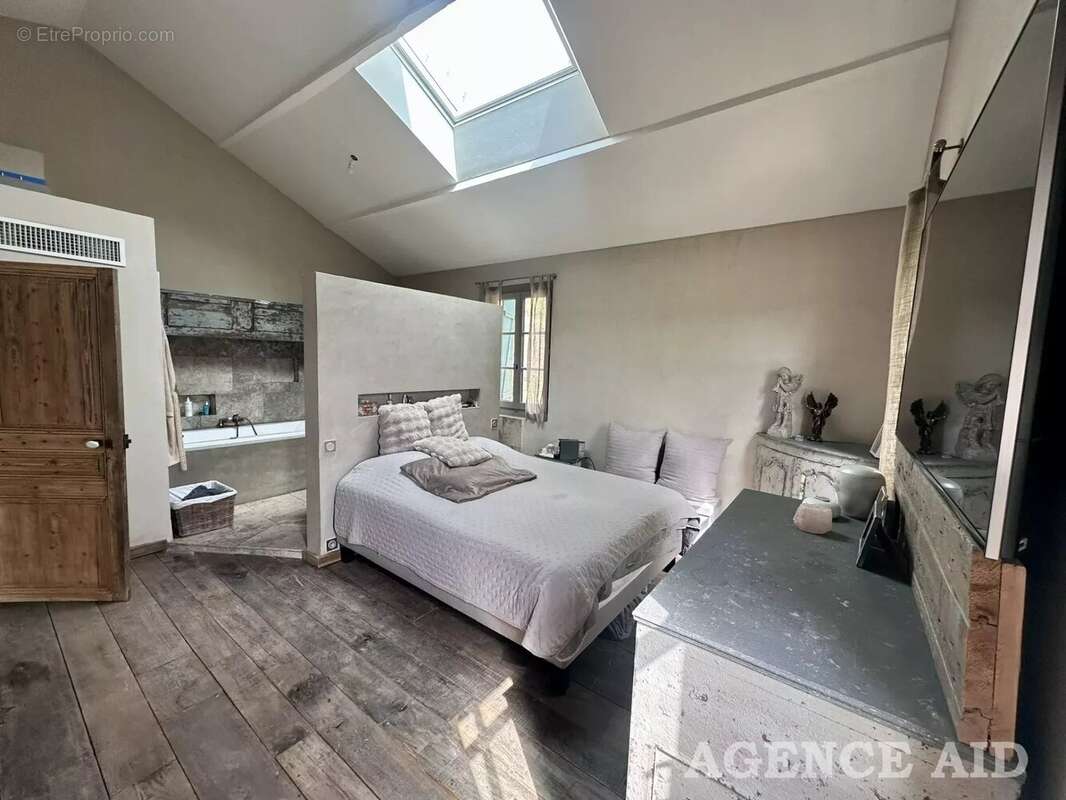 Maison à CUGES-LES-PINS