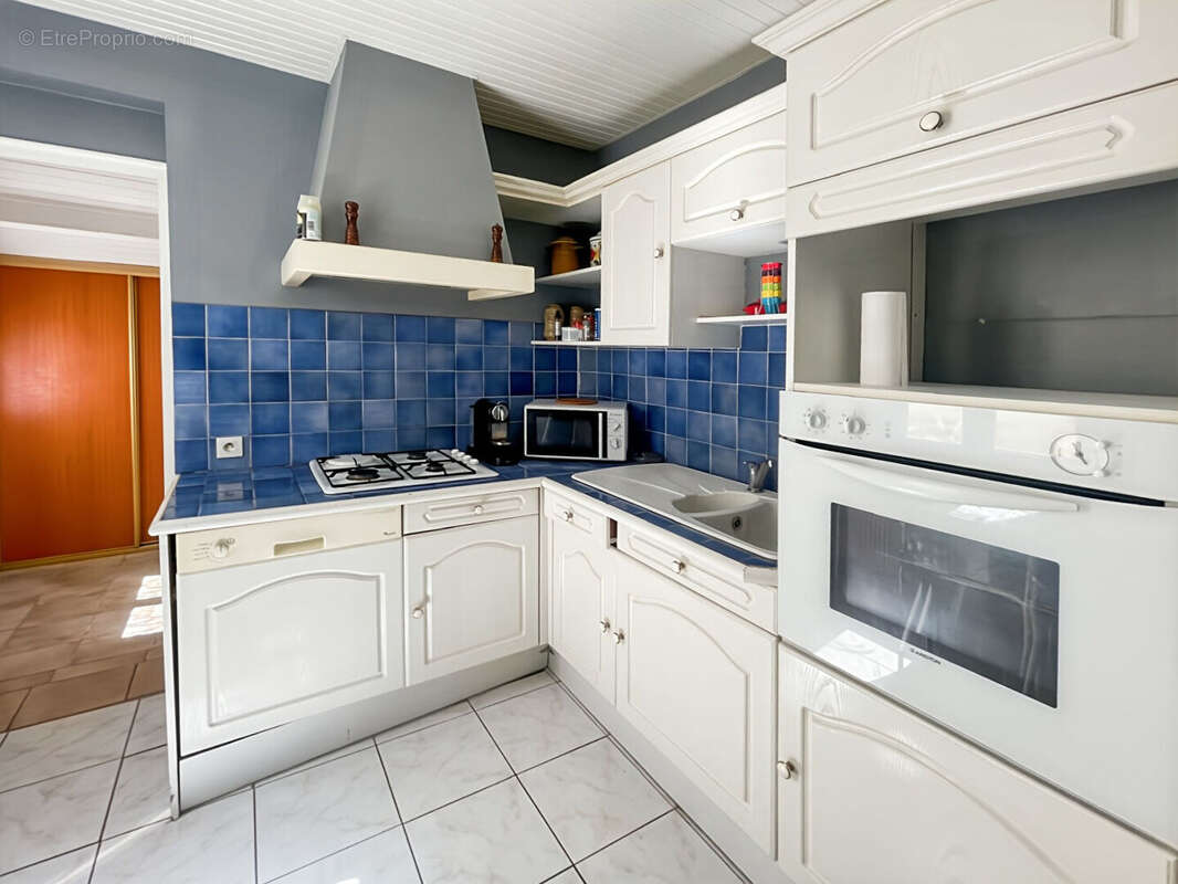 Bruges maison + local commercial + - photo 8