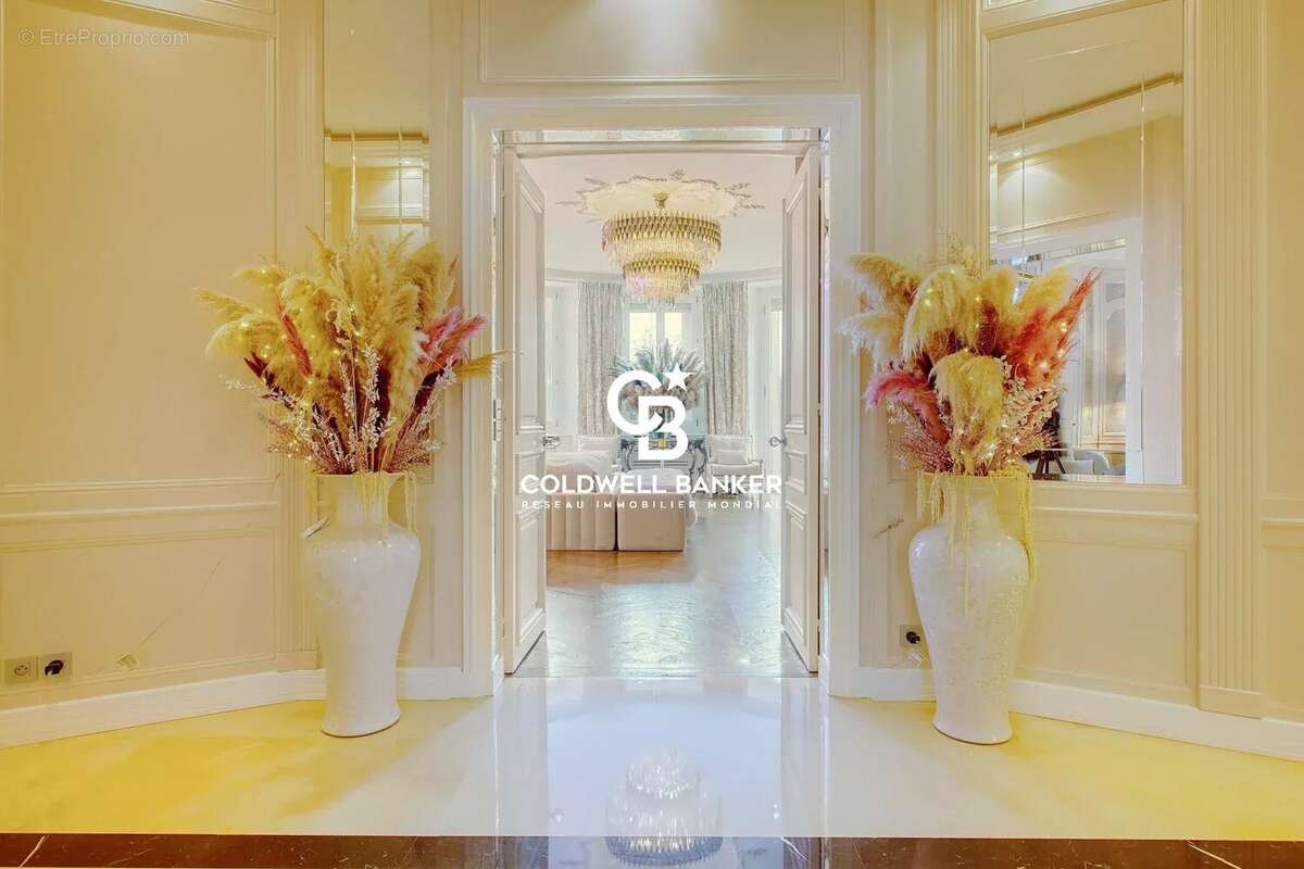 Appartement à PARIS-16E