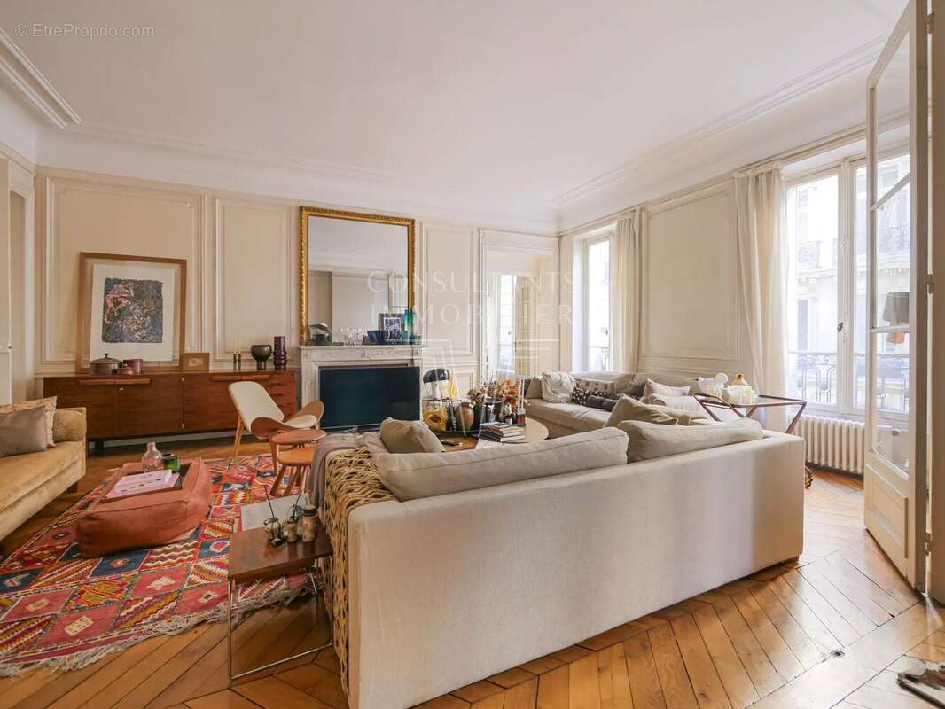 Appartement à PARIS-8E
