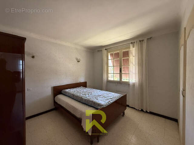 Votre mission, si vous l'acceptez : repeindre les murs et remplir 110 m2 de garage !' - photo 9