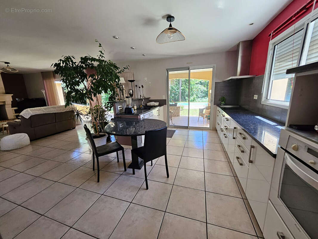 Maison Marsac Sur L Isle 6 pièce(s) 130 m2 - photo 4