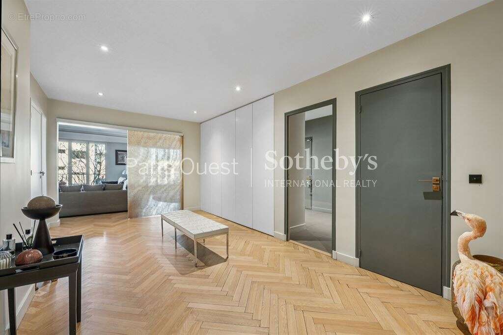 Appartement à PARIS-16E