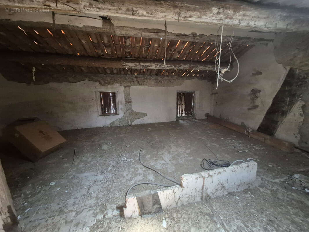 Maison de village avec cour, terrasse et immense garage   Azille (11700)   145 m2 habitables - photo 13