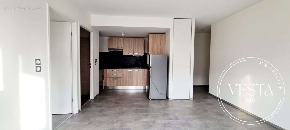 Cuisine aménagée et équipée - Appartement à DIJON