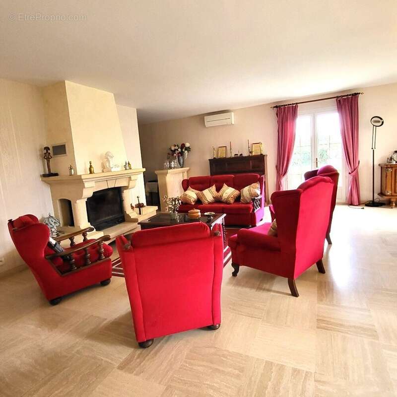 Maison à BELLEGARDE