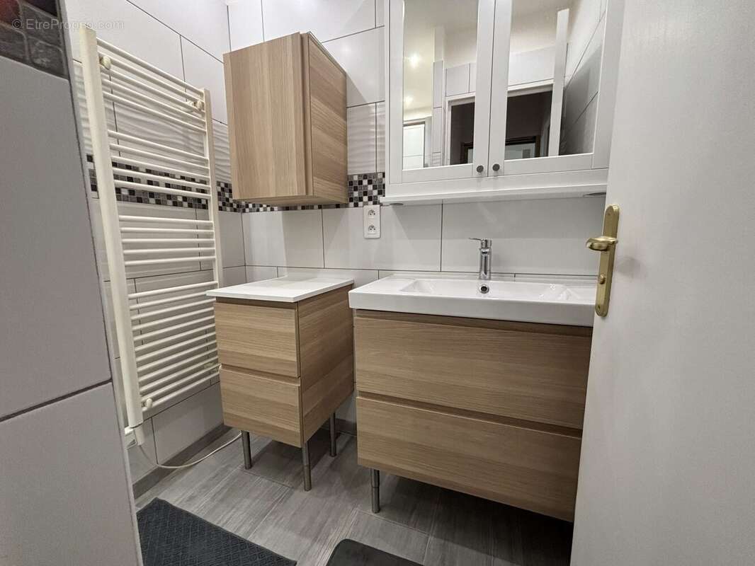 Photo salle de bains - Maison à GUIGNES