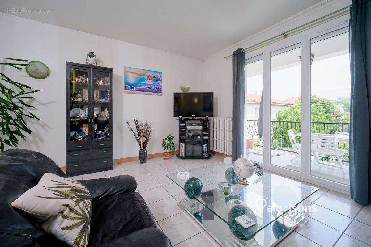 Appartement à MEYZIEU