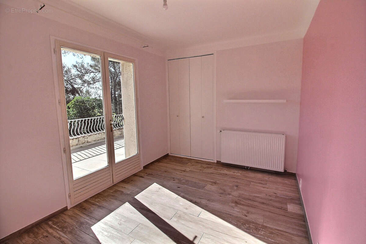 Maison à SAINT-CLEMENT-DE-RIVIERE