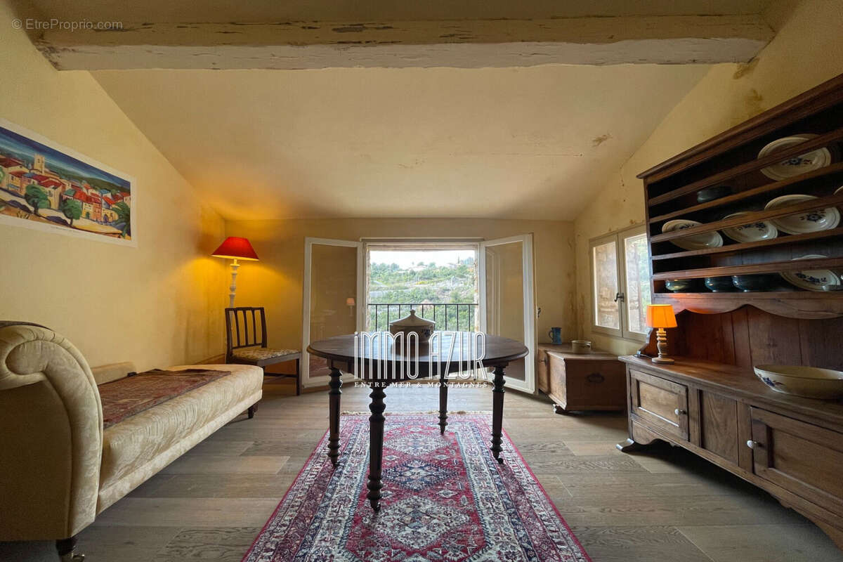 Appartement à TOURRETTES-SUR-LOUP