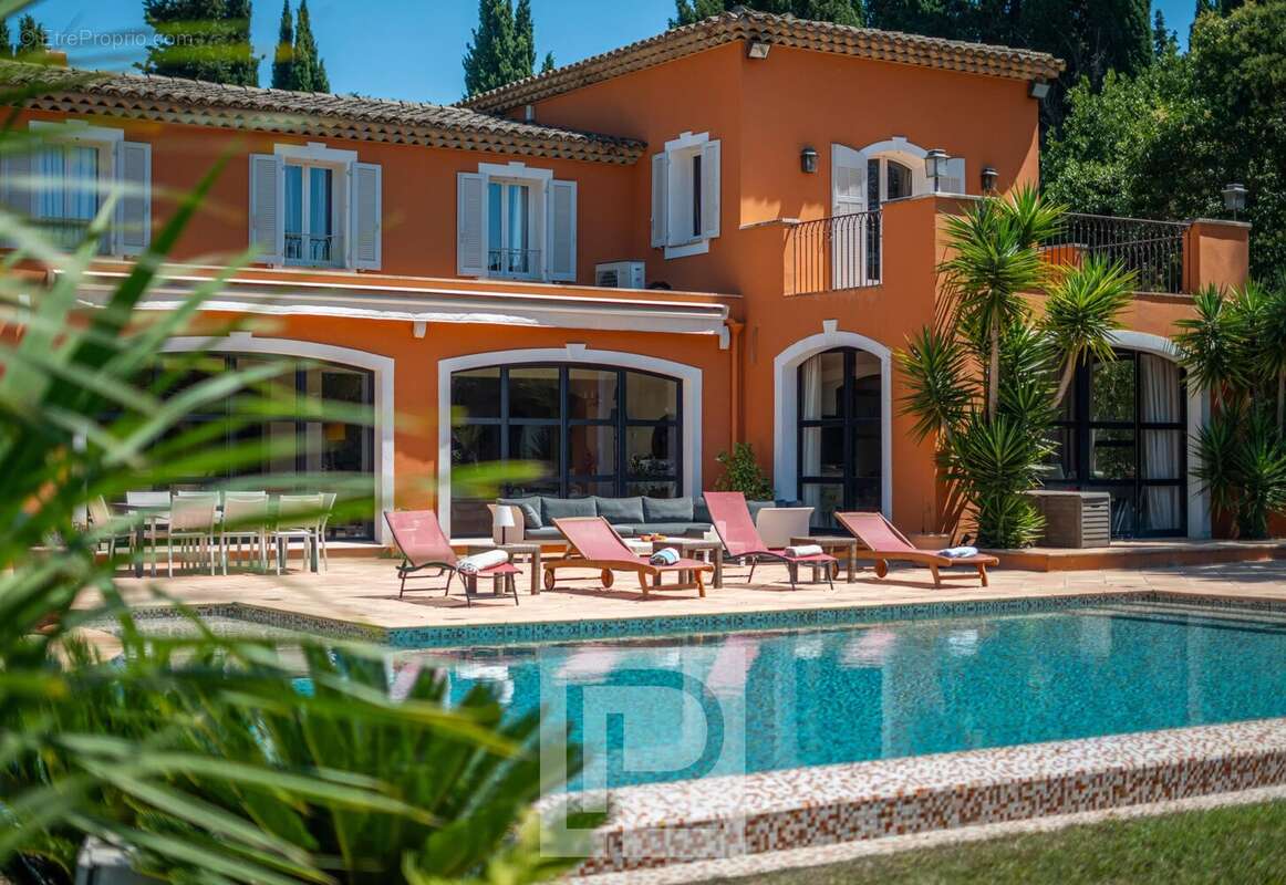 Magnifique propriété au cœur de l'un des secteurs les plus recherchés de Mougins - photo 3