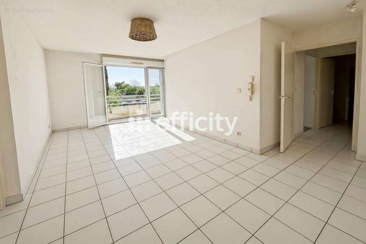 Appartement à SAINT-JEAN-D'ANGELY