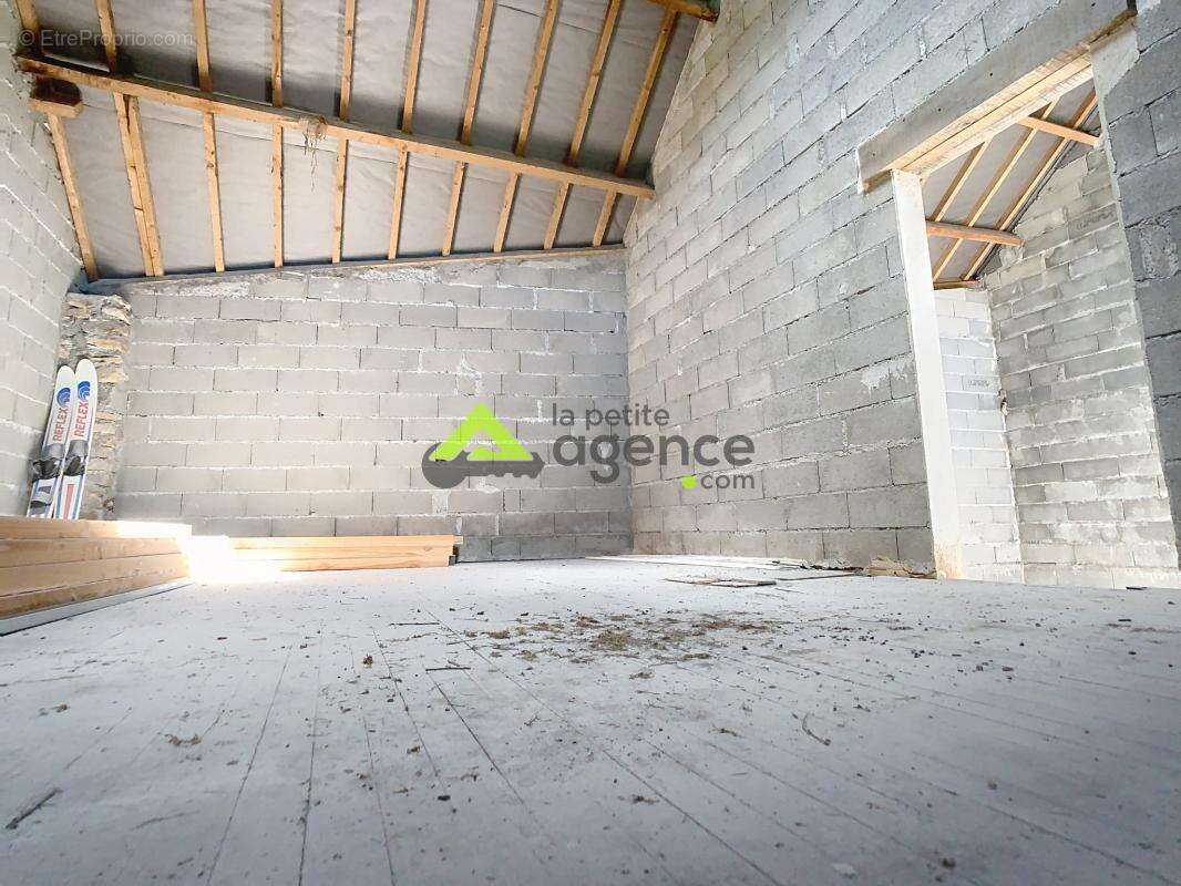 Maison à ROYERE-DE-VASSIVIERE