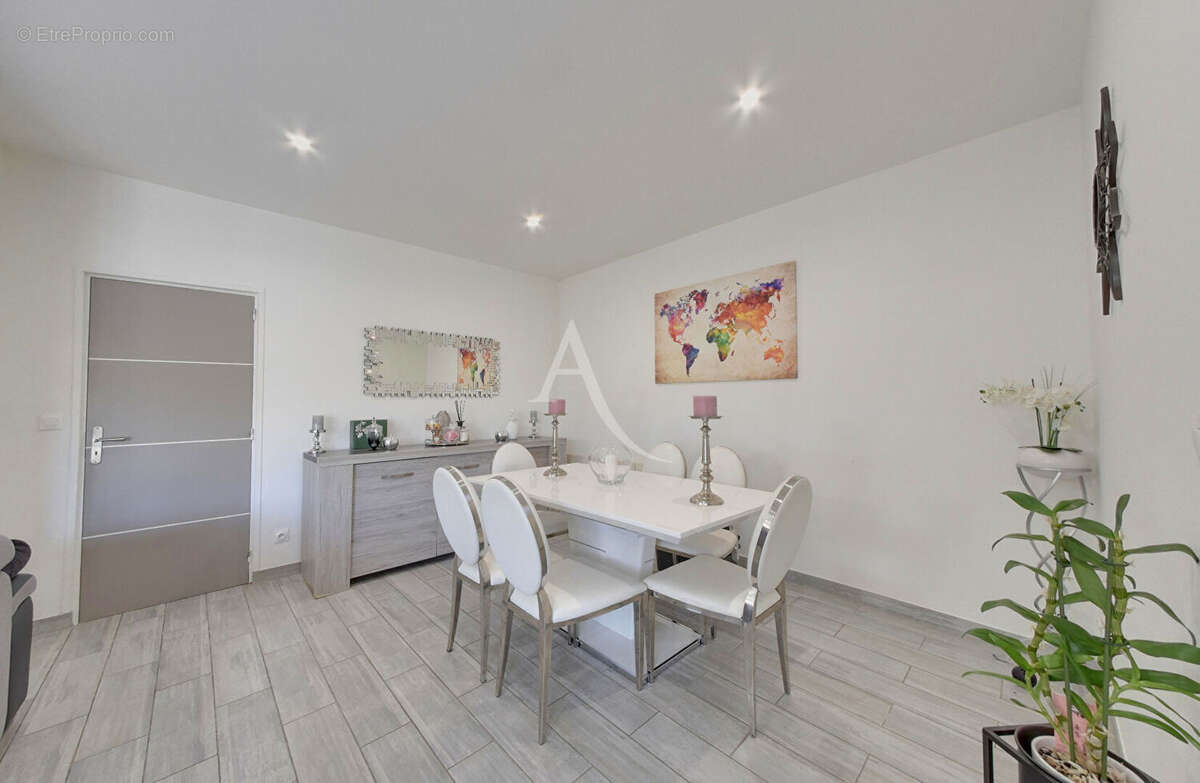 Maison à OZOIR-LA-FERRIERE