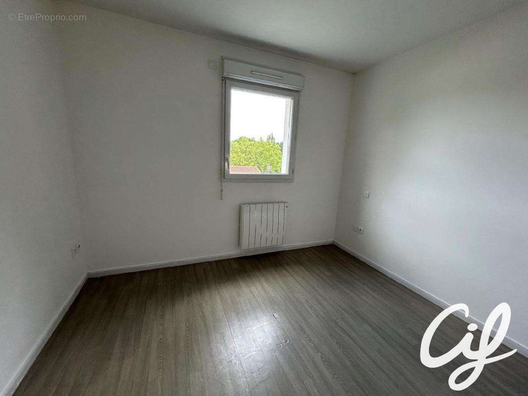 Appartement T3 Z.A.D., Z.I. Nord - 66.25 m2  149 000 Euros - photo 5