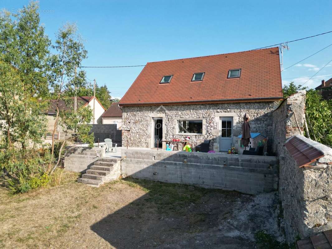 Maison coup de cœur avec vue imprenable sur l’Abbaye de Chantelle - photo 2