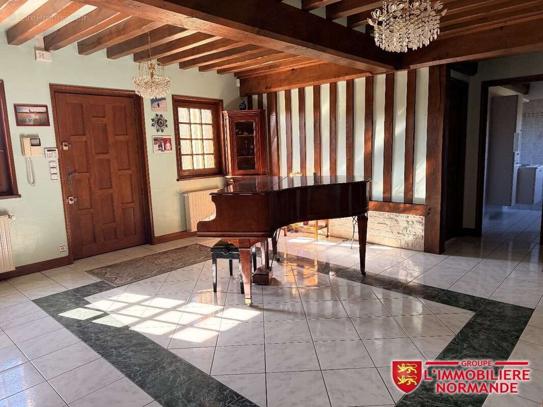 Propriété de caractère de style normand sur plus de 1,4 hectare constructible - photo 8
