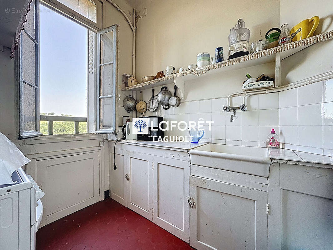 Maison à SAINTE-GENEVIEVE-SUR-ARGENCE