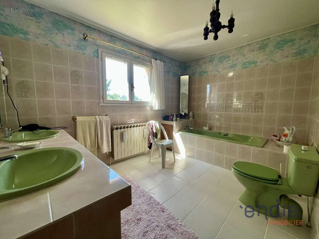 Lorgues villa t6 piscine garage - photo 16