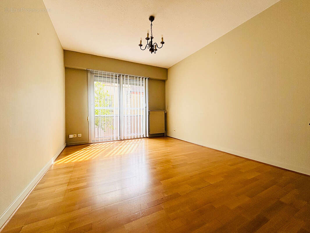 APPARTEMENT ROANNE Adresse prisée, résidence de standing - photo 8