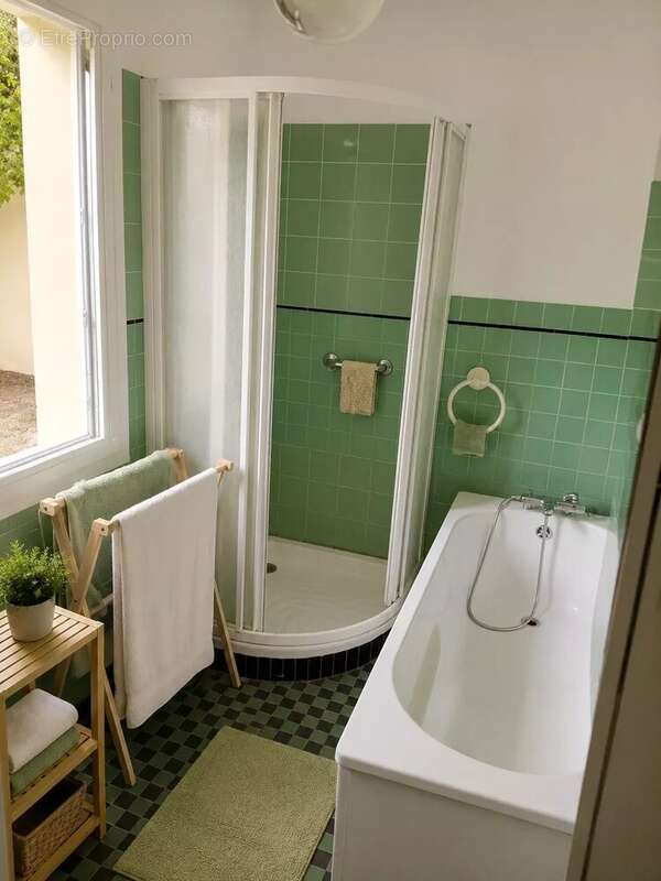 Maison de plain-pied avec trois chambres et agréable jardin - photo 6
