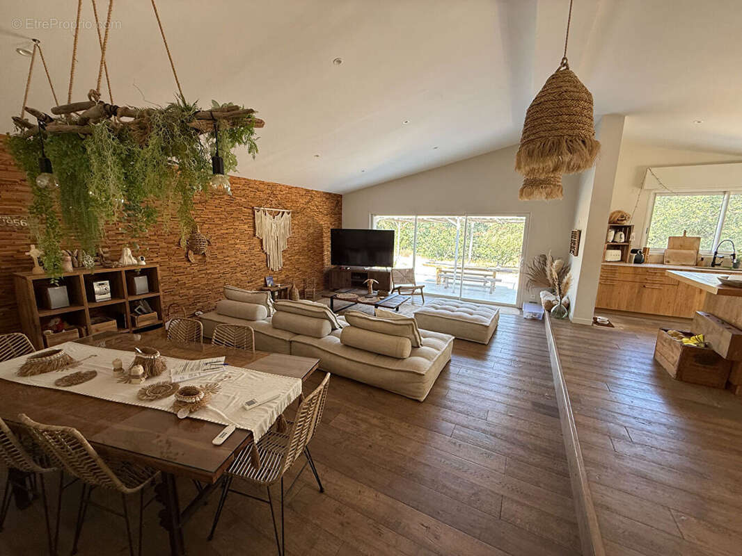 Villa Roquebrune Sur Argens 4 pièce(s) 150 m2 - photo 15