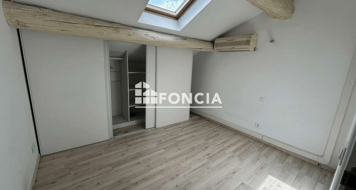 Immeuble, en plein cœur de Montfavet - photo 7