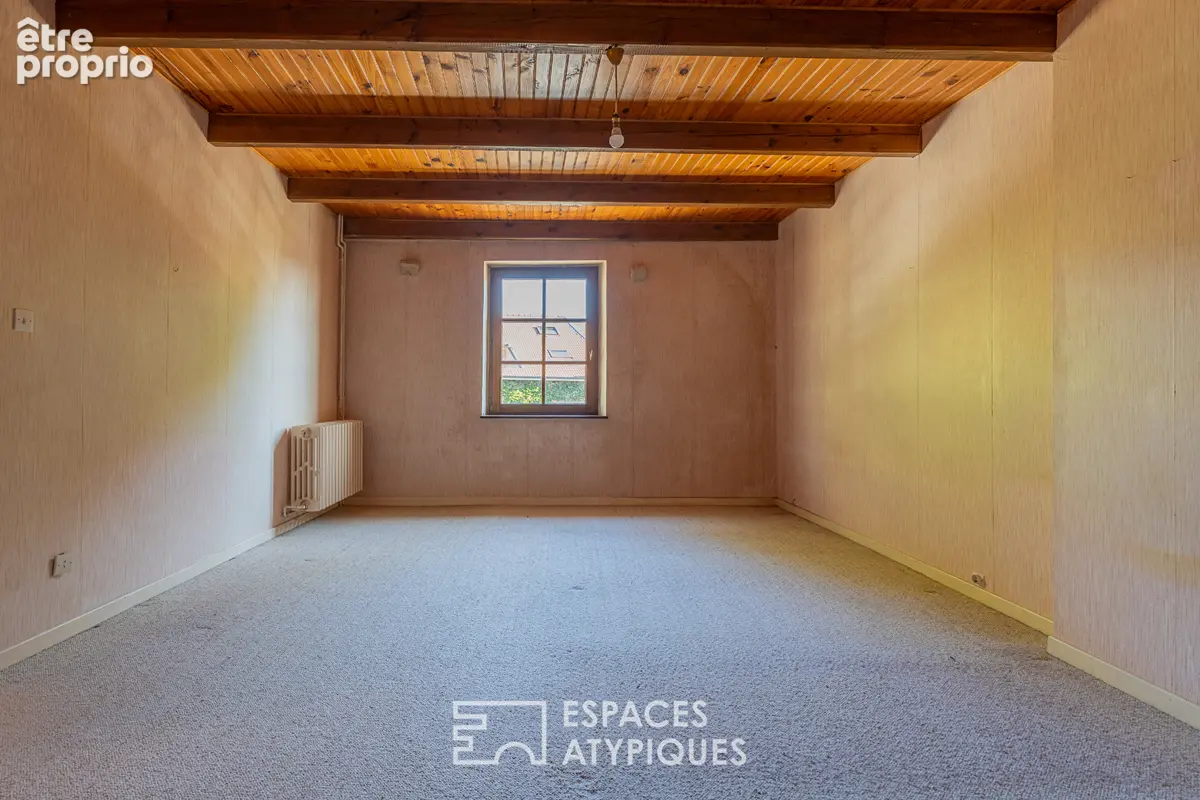 Maison lorraine aux poutres apparentes à réinventer et son vaste terrain - photo 8