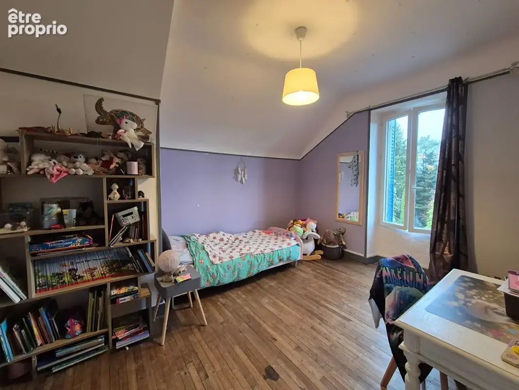 CORRÈZE. BUGEAT. Maison économe en énergie comprenant 4 chambres, un sous-sol et 2 petites dépendances, avec un terrain plat de  - photo 15