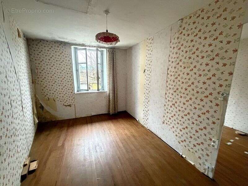 Maison 88 m² à Panissieres  - photo 8