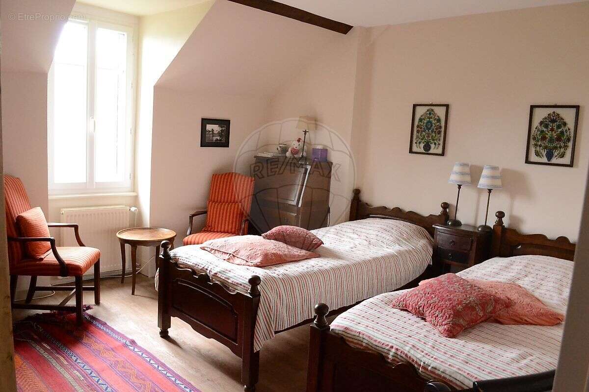 Maison à CERCY-LA-TOUR