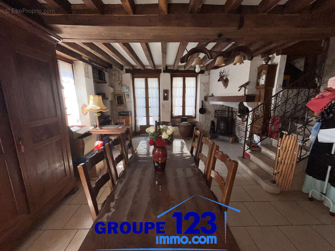 À Charentenay, découvrez cette maison pleine de potentiel ! - photo 8