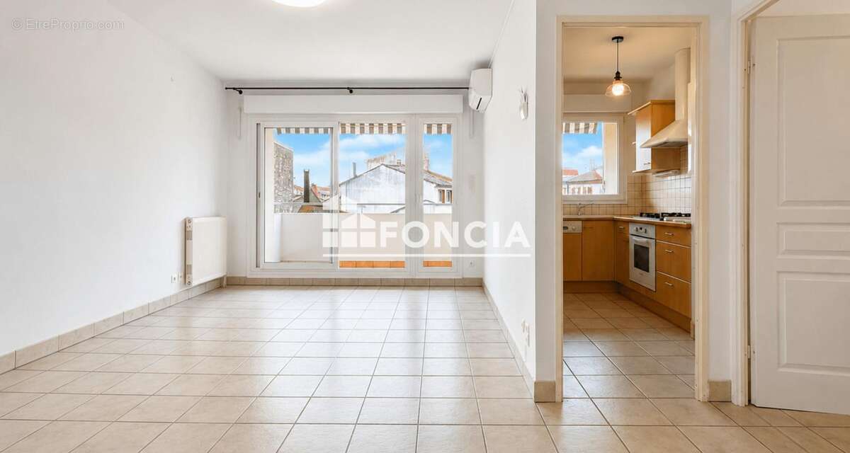 À vendre – Superbe T2 de 50 m² joliement rénové – Résidence Saint-Exupéry à Agen - photo 2