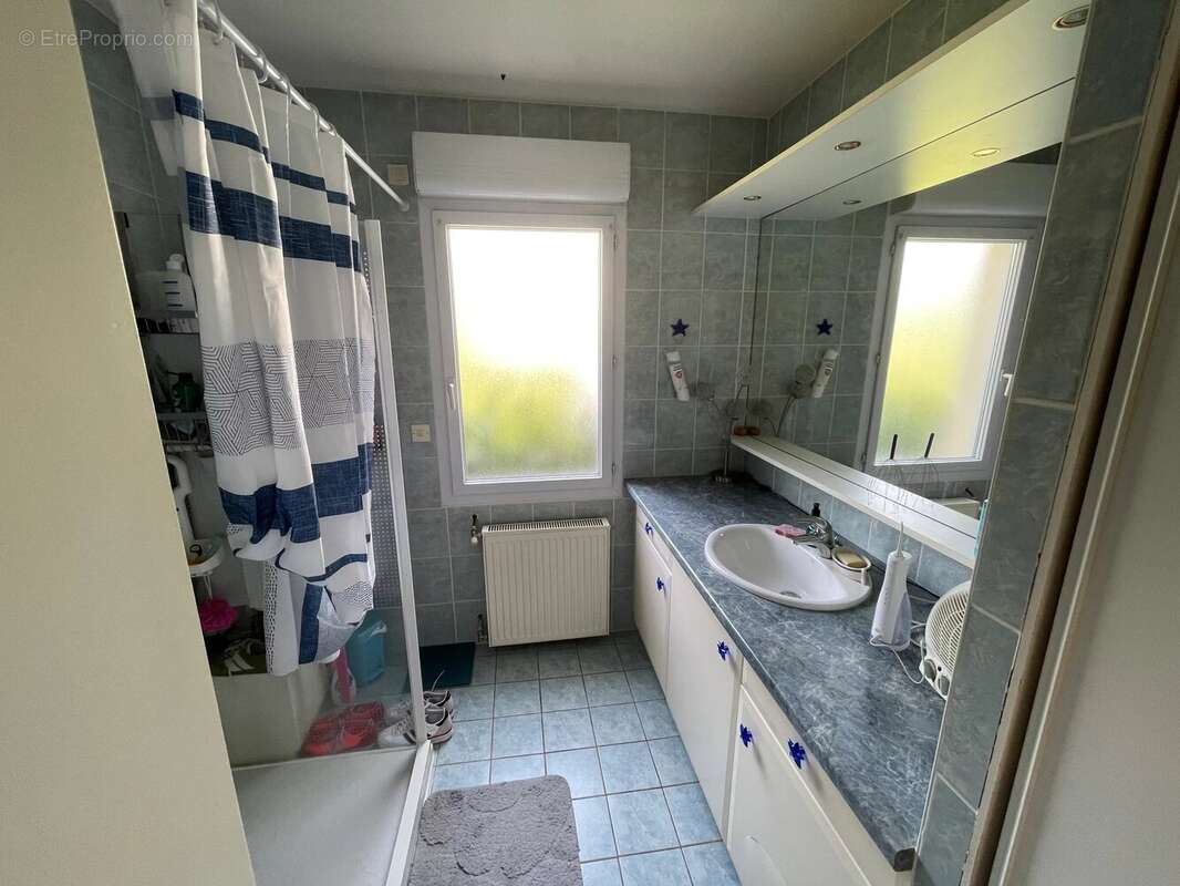 Maison - Plain-pied 87 m² - 2 chambres et 1 bureau + garage + terrasse  Terrain 500 m² - Elven centre à pied 700 m - photo 11
