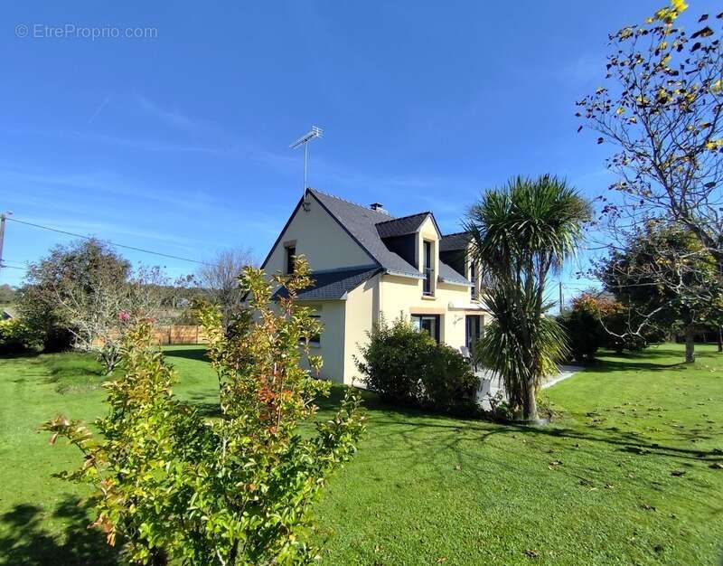 Maison à SAINT-JACUT-LES-PINS