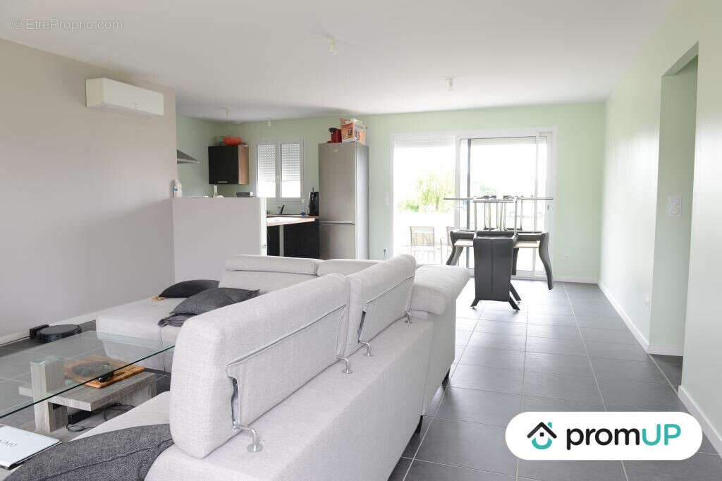 Maison à LA ROCHE-CHALAIS