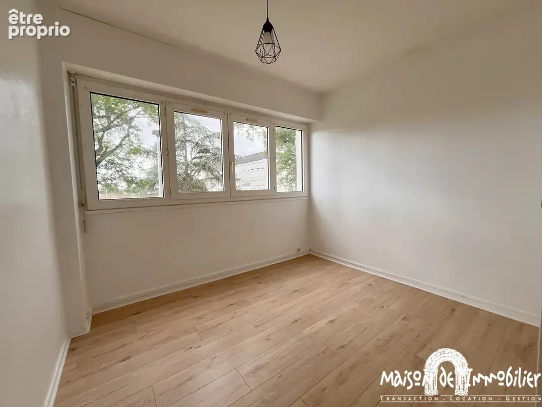 A vendre à COGNAC - Appartement 5 pièces - 86m2 - 2 emplacements de parking - photo 7