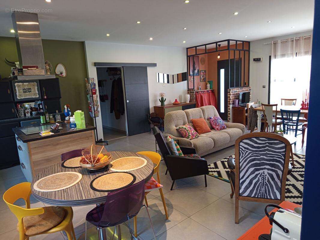 Maison à MONTSEGUR-SUR-LAUZON