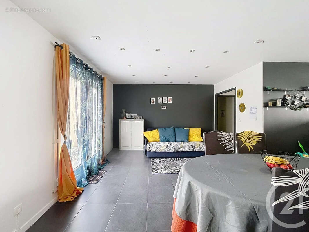 Maison à MOISSY-CRAMAYEL